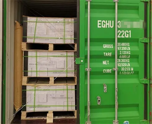 Well-structured packaging of stacked stone in containers