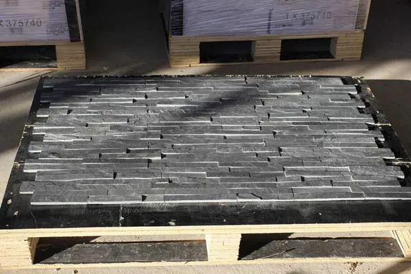 Elegante schwarze Schieferplatten, geeignet für Wandverkleidungen und Bodenbeläge