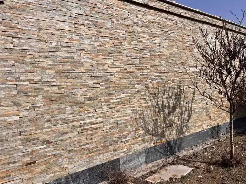 Una selección de paneles de ledgestone en varios colores y texturas para el diseño del hogar.